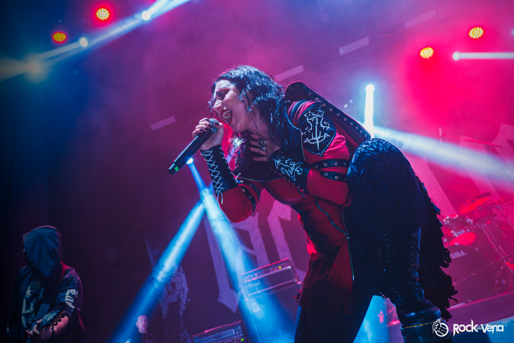 REVIEW CONCIERTO | LACUNA COIL EN CHILE: UN IMPERIO QUE NUNCA DUERME 🔥