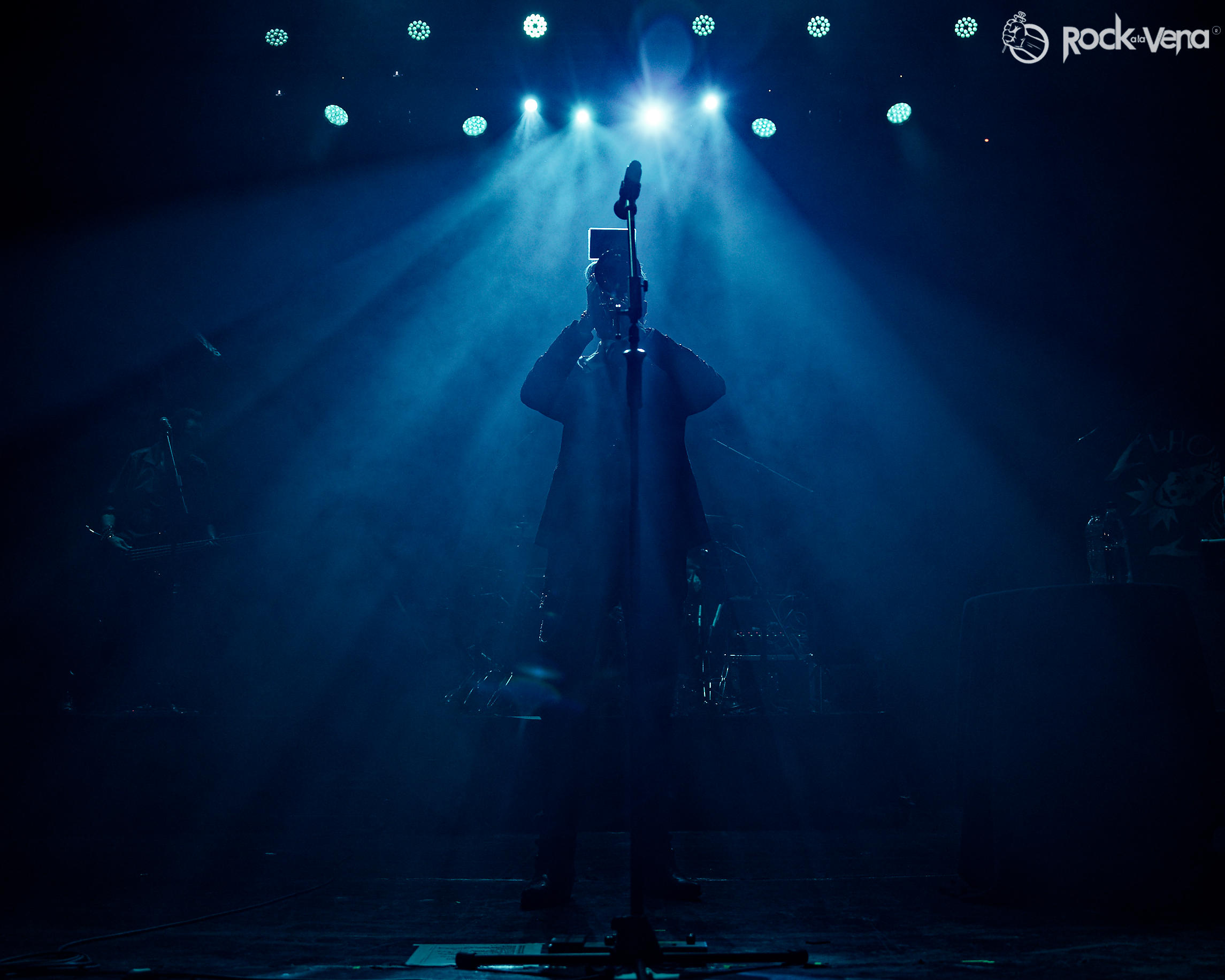 REVIEW CONCIERTO | Sombras en el Cariola: Lacrimosa y el arte de llorar con belleza