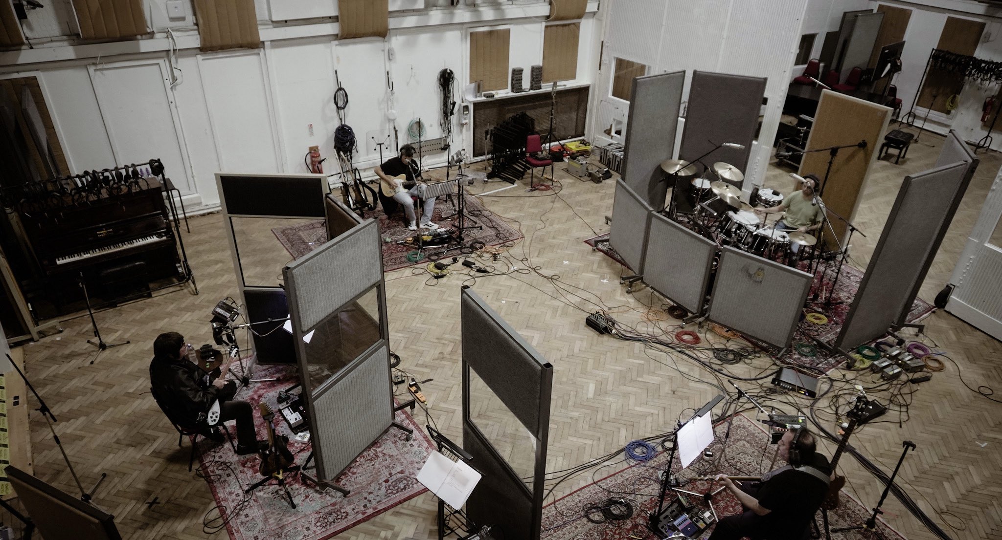 NACIONAL | Los Tres completó la grabación de su próximo disco en Abbey Road y celebró con un lleno total en Londres