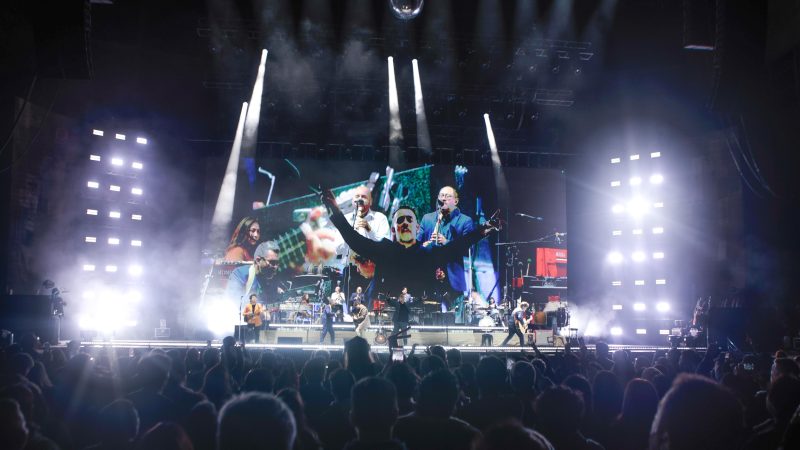 REVIEW CONCIERTO | Canciones, memoria y fiesta: el cierre de gira acústica de Los Bunkers